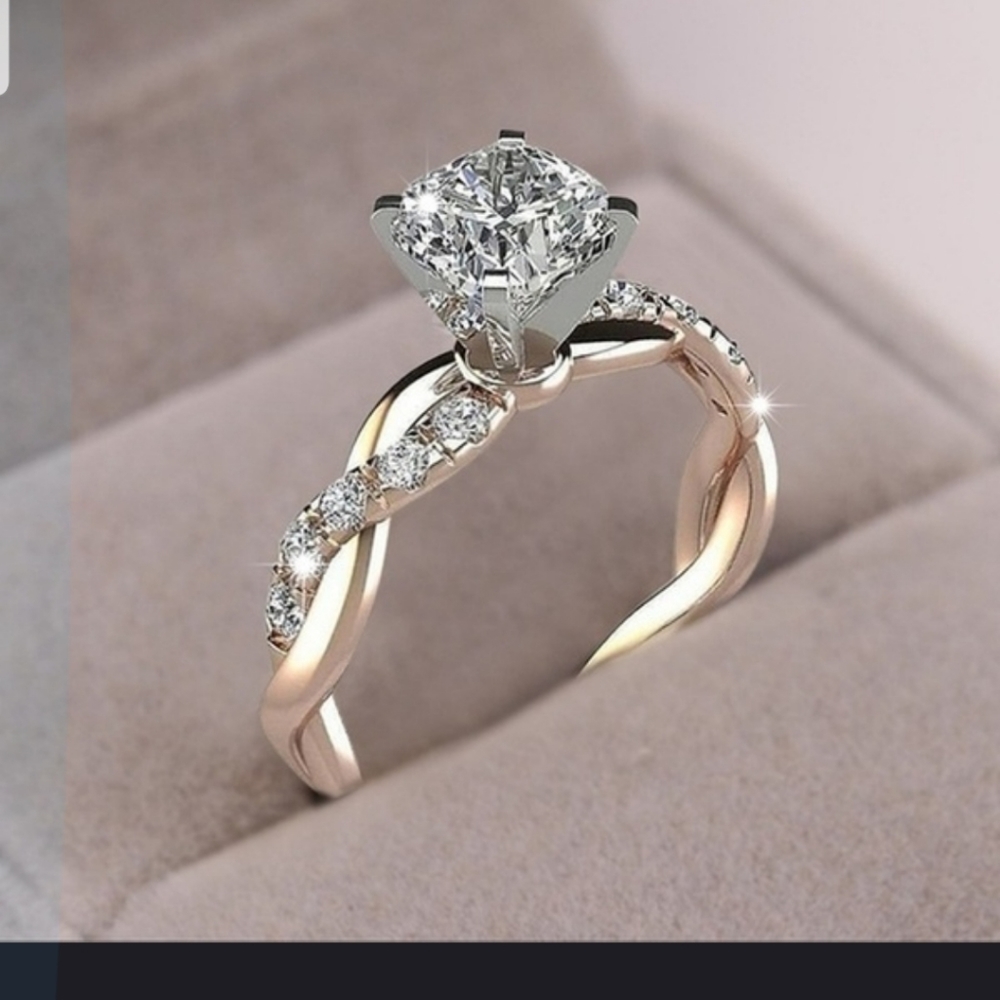 🚨🚨HOST PICK🚨🚨BEAUTIFUL!! Round Rose Gold & Silver ring with CZ's💍💍 - Picture 2 of 11
